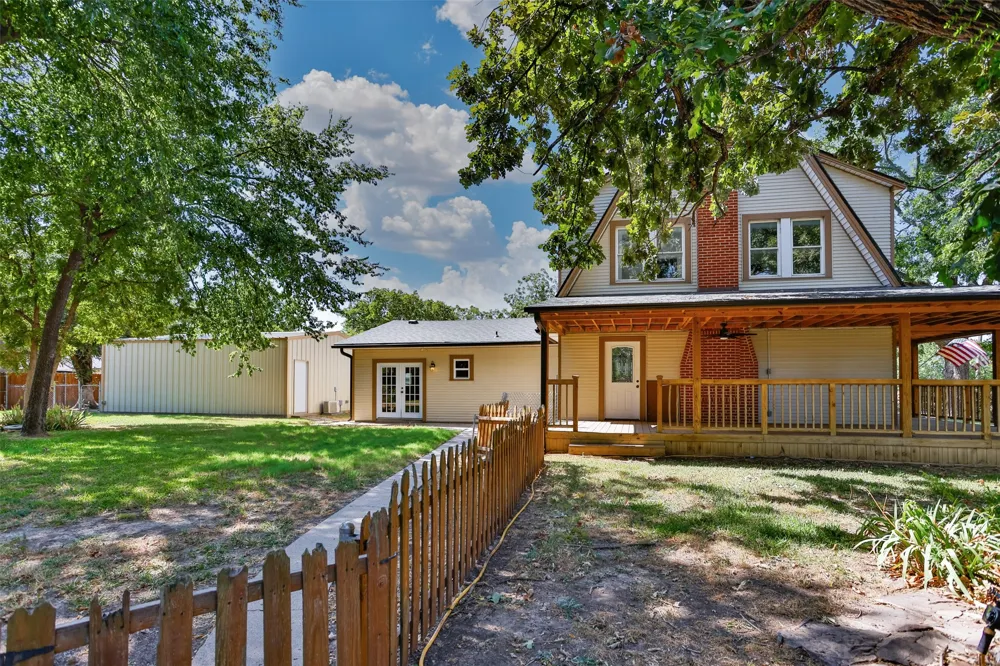 610 S Lee Street Valley View, TX 76272