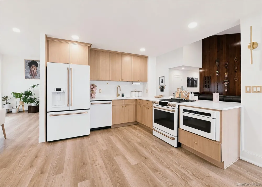 3 Stratford Road Miller Place, NY 11764