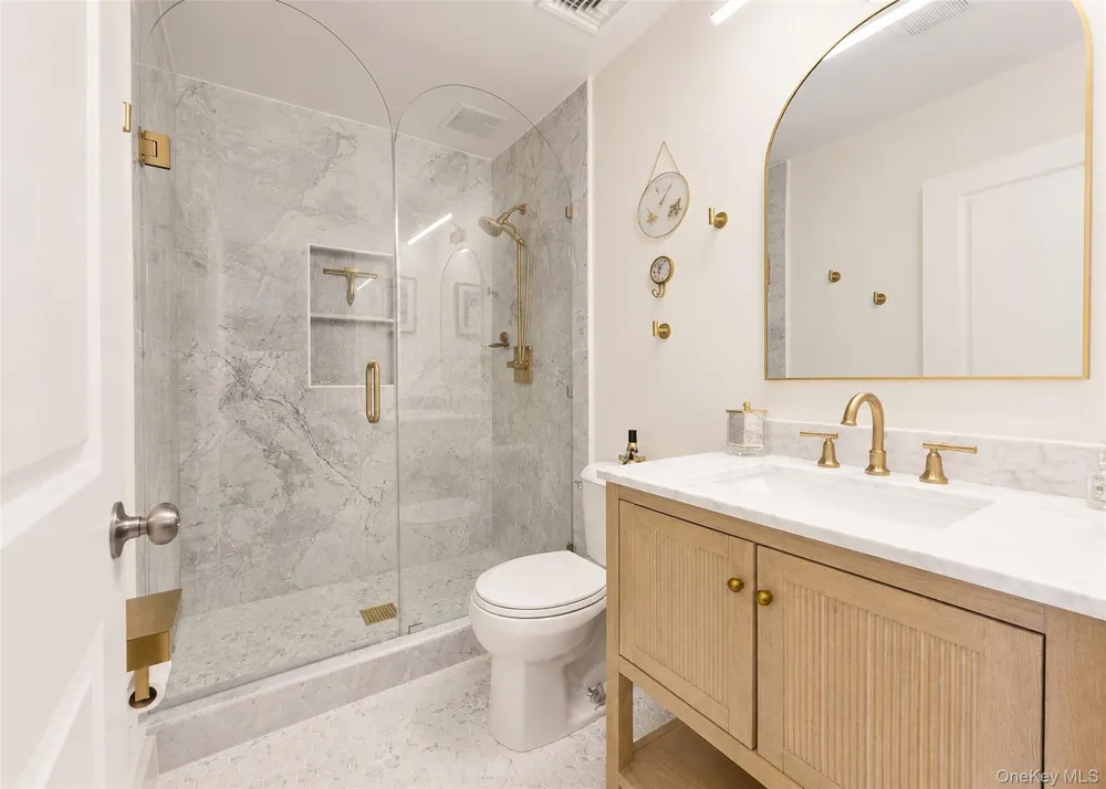 3 Stratford Road Miller Place, NY 11764