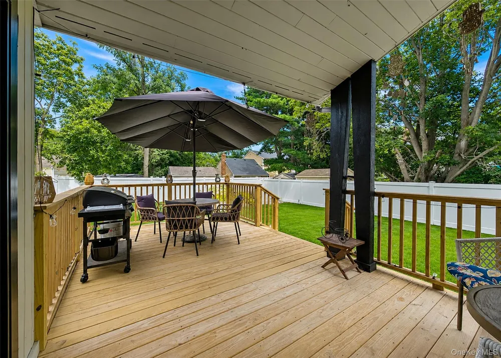3 Stratford Road Miller Place, NY 11764