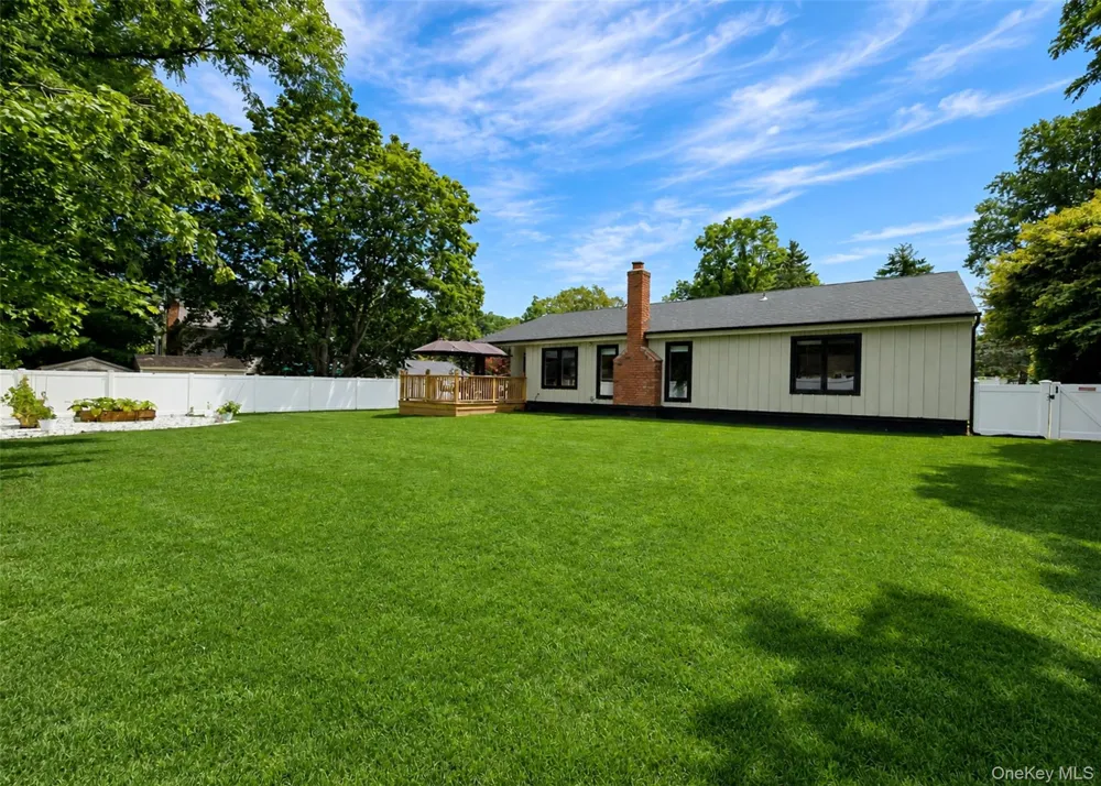 3 Stratford Road Miller Place, NY 11764