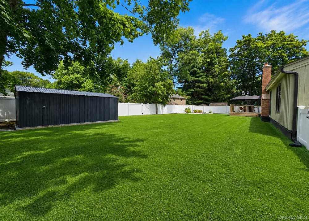3 Stratford Road Miller Place, NY 11764