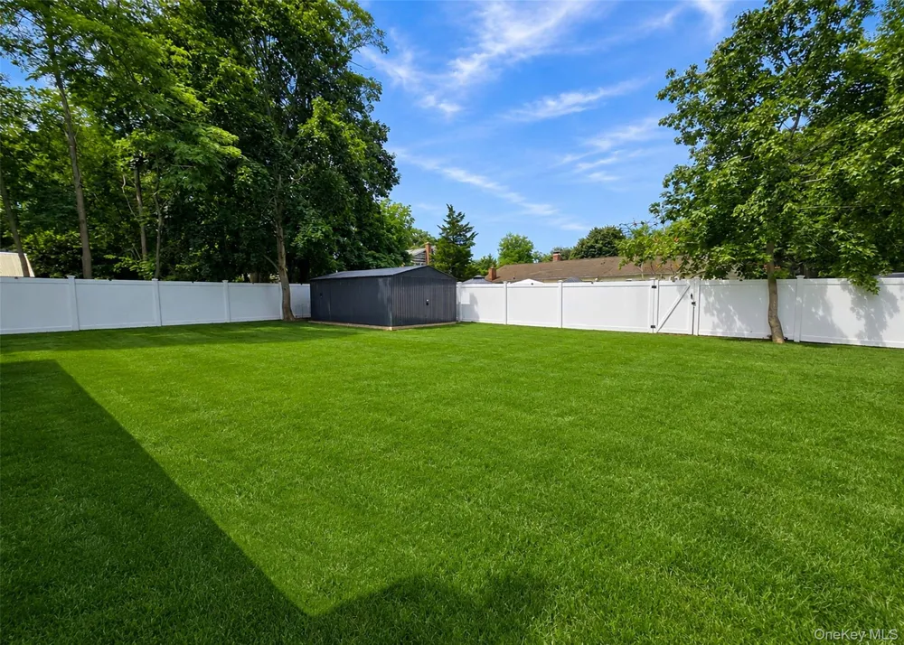 3 Stratford Road Miller Place, NY 11764