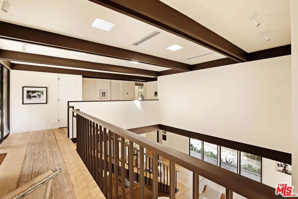 5649 Valley Oak Drive Los Angeles, CA 90068