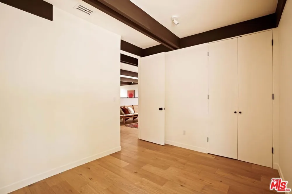 5649 Valley Oak Drive Los Angeles, CA 90068