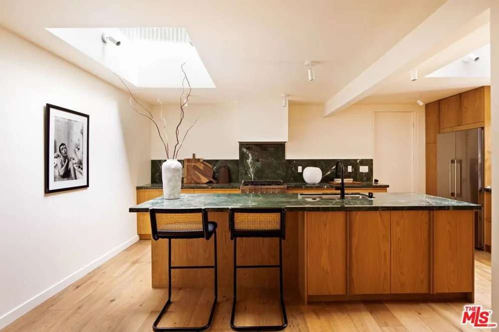 5649 Valley Oak Drive Los Angeles, CA 90068