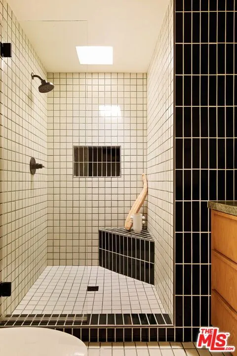 5649 Valley Oak Drive Los Angeles, CA 90068