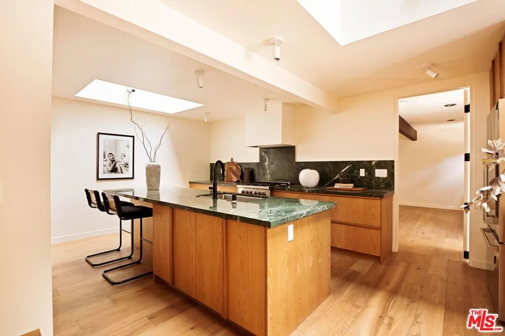 5649 Valley Oak Drive Los Angeles, CA 90068