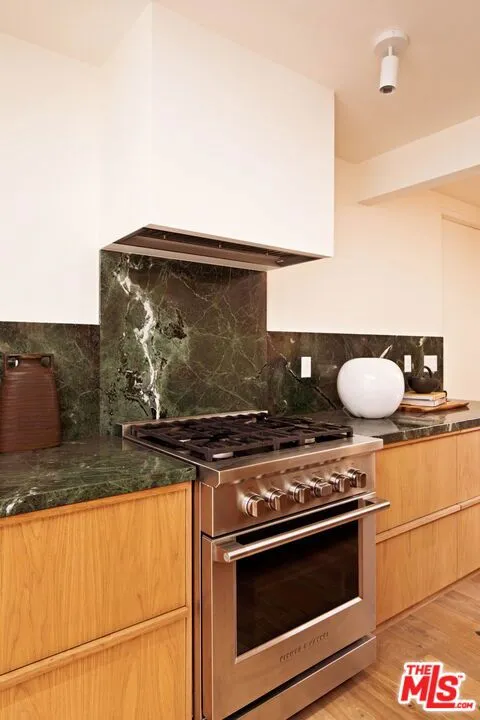 5649 Valley Oak Drive Los Angeles, CA 90068
