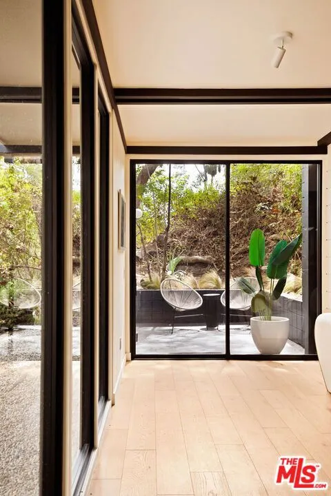 5649 Valley Oak Drive Los Angeles, CA 90068