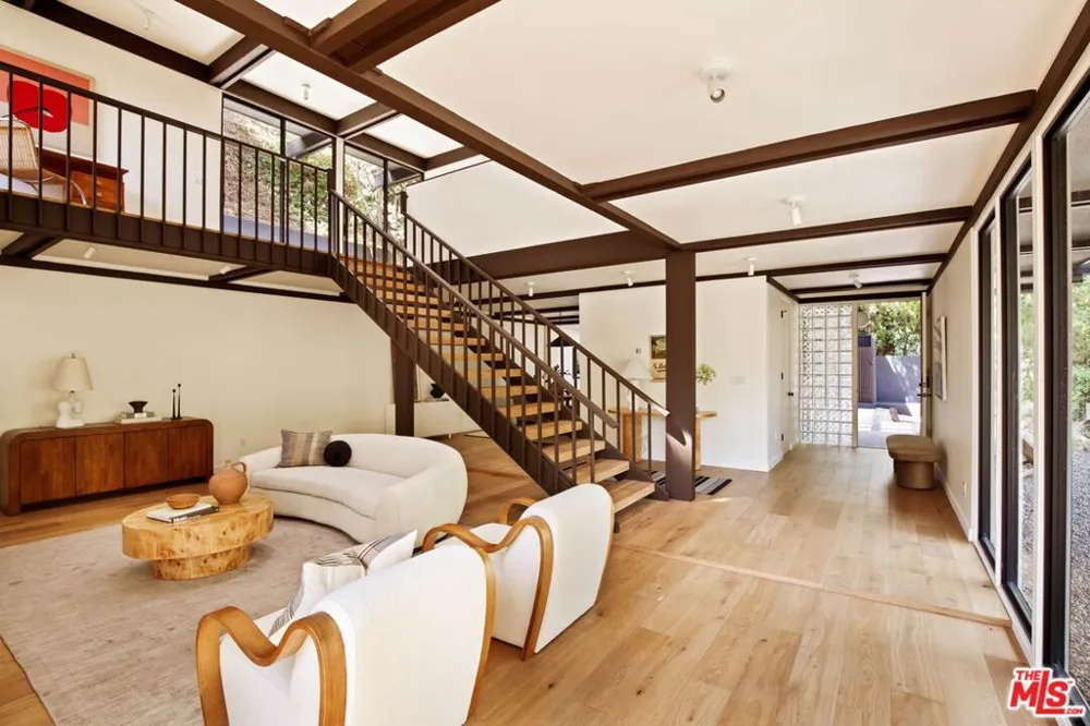 5649 Valley Oak Drive Los Angeles, CA 90068