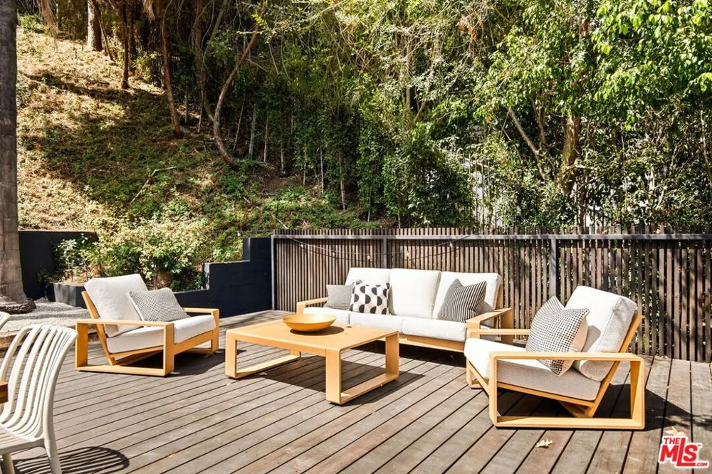5649 Valley Oak Drive Los Angeles, CA 90068