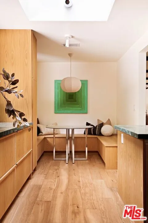 5649 Valley Oak Drive Los Angeles, CA 90068