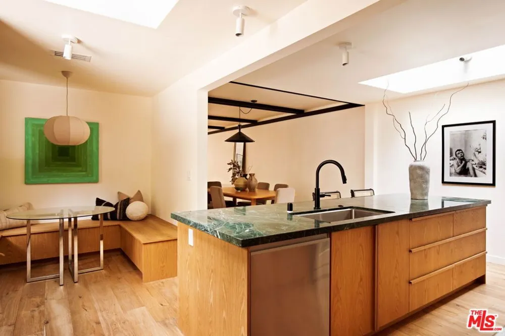 5649 Valley Oak Drive Los Angeles, CA 90068