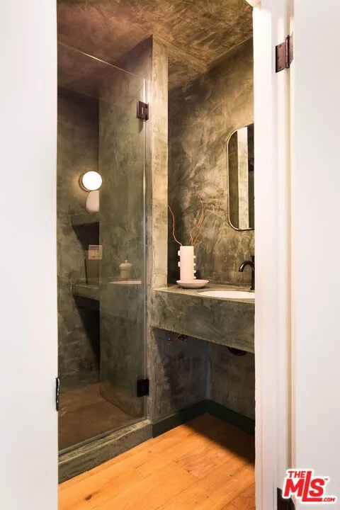 5649 Valley Oak Drive Los Angeles, CA 90068
