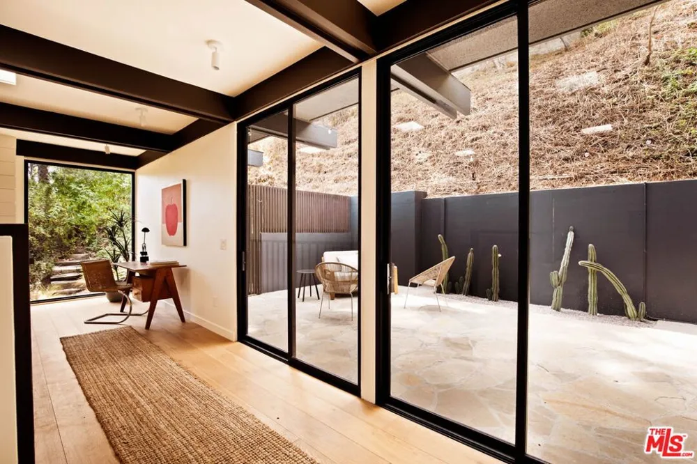 5649 Valley Oak Drive Los Angeles, CA 90068