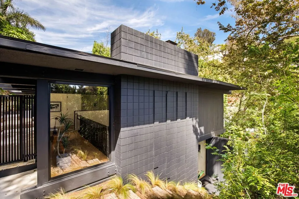 5649 Valley Oak Drive Los Angeles, CA 90068