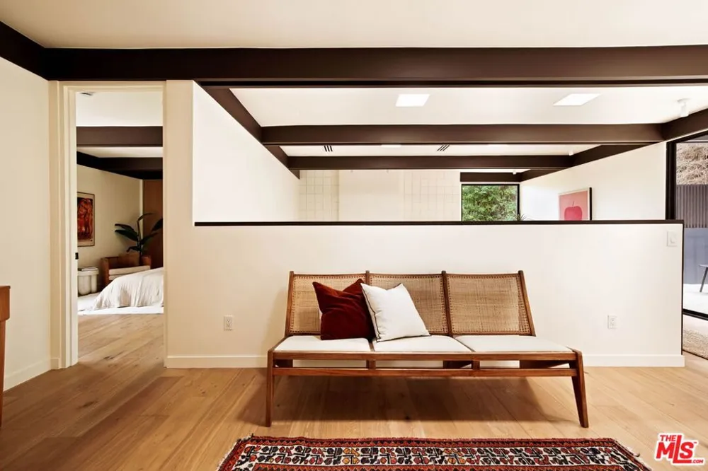 5649 Valley Oak Drive Los Angeles, CA 90068