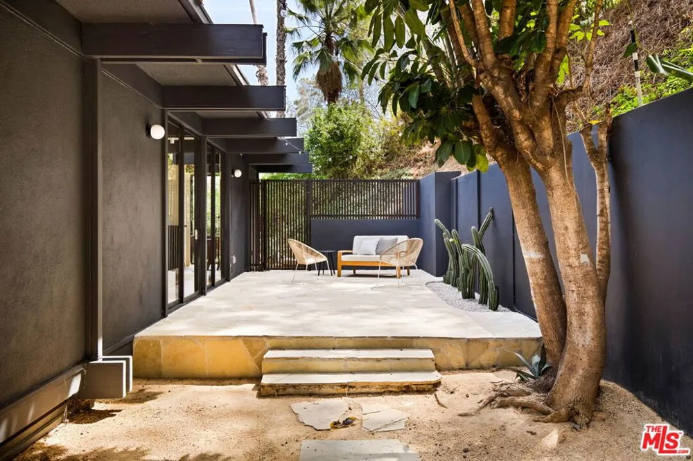 5649 Valley Oak Drive Los Angeles, CA 90068