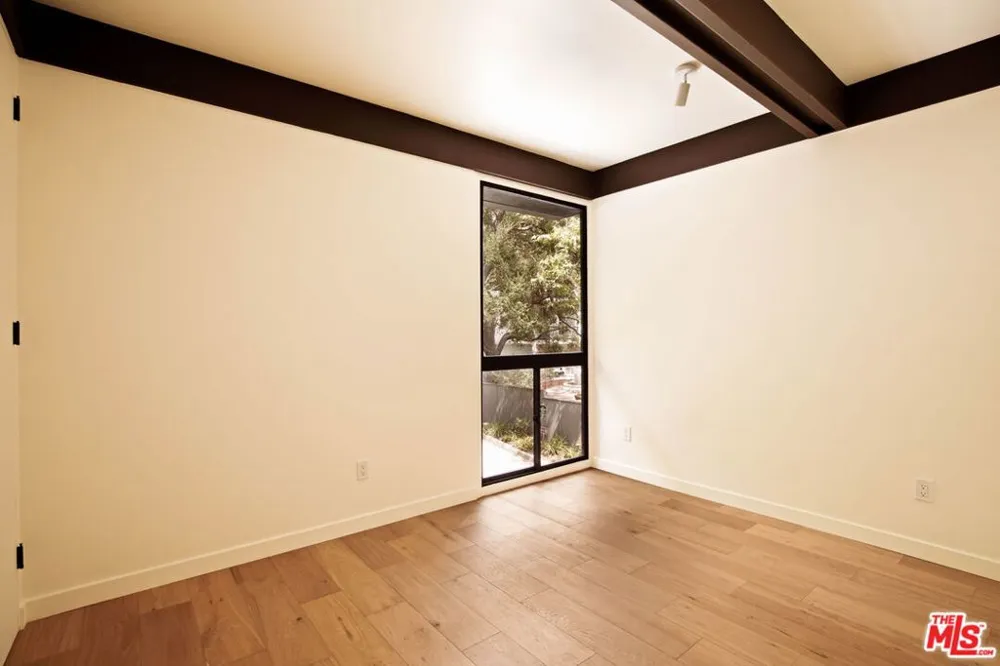 5649 Valley Oak Drive Los Angeles, CA 90068