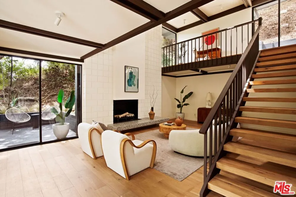 5649 Valley Oak Drive Los Angeles, CA 90068