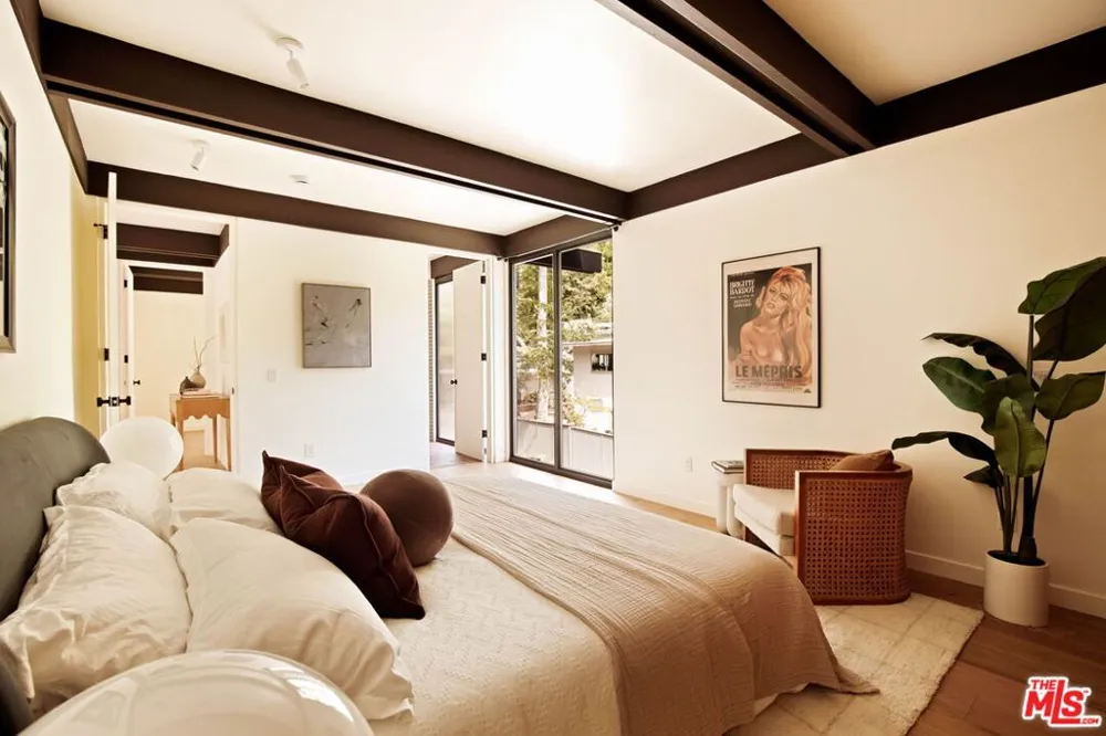 5649 Valley Oak Drive Los Angeles, CA 90068