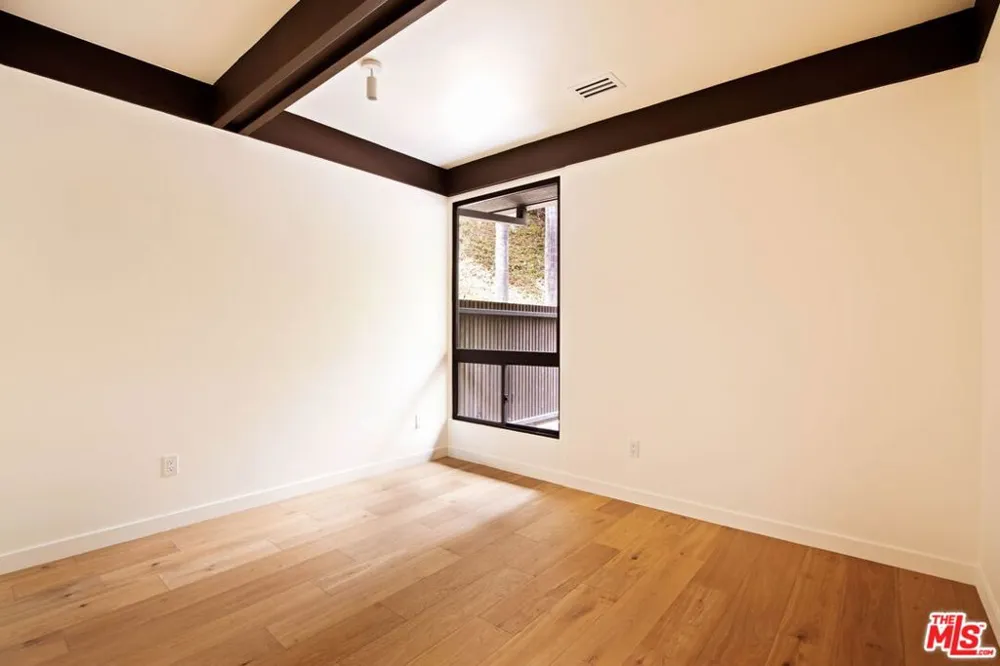 5649 Valley Oak Drive Los Angeles, CA 90068