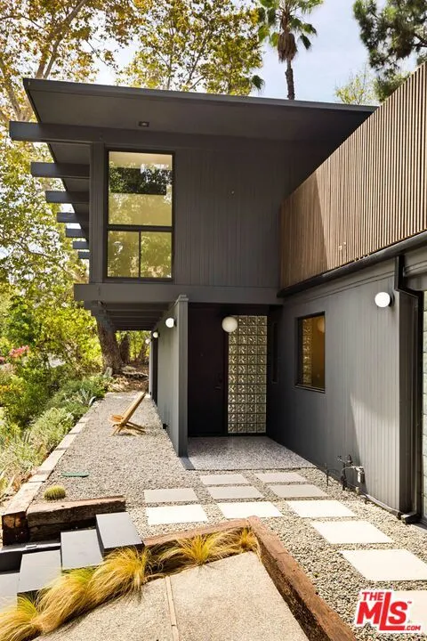 5649 Valley Oak Drive Los Angeles, CA 90068