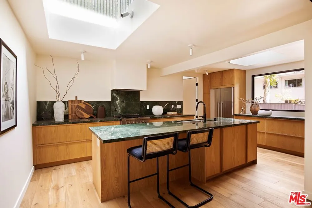 5649 Valley Oak Drive Los Angeles, CA 90068