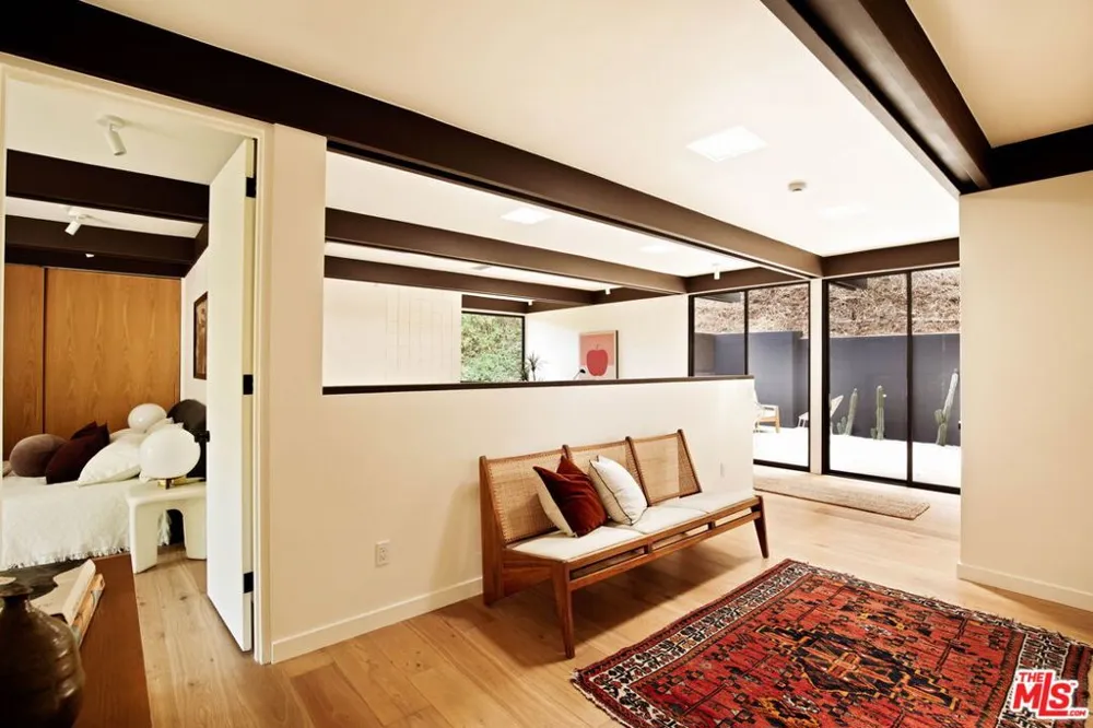 5649 Valley Oak Drive Los Angeles, CA 90068
