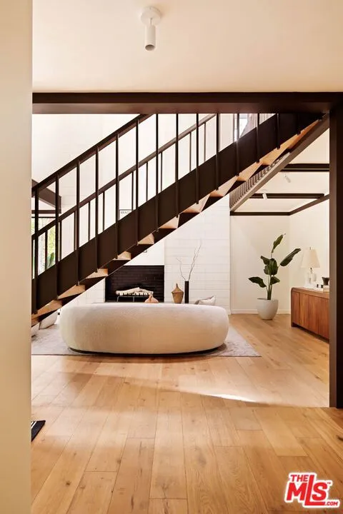 5649 Valley Oak Drive Los Angeles, CA 90068