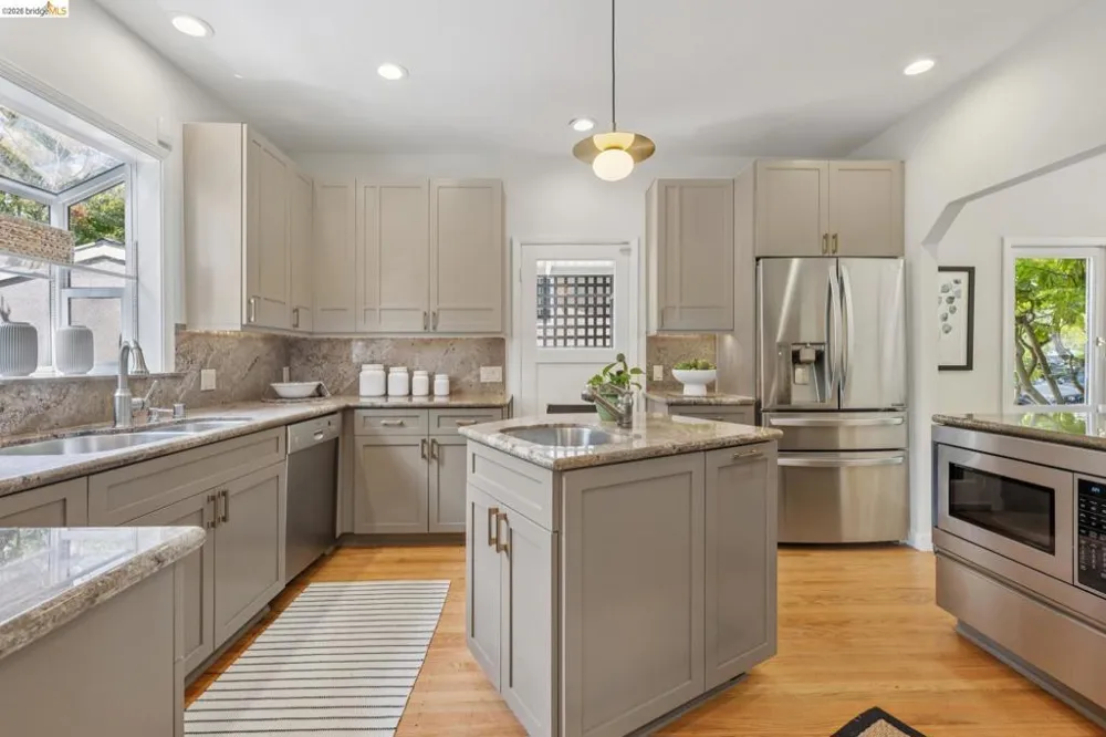 25 Manor Dr Piedmont, CA 94611