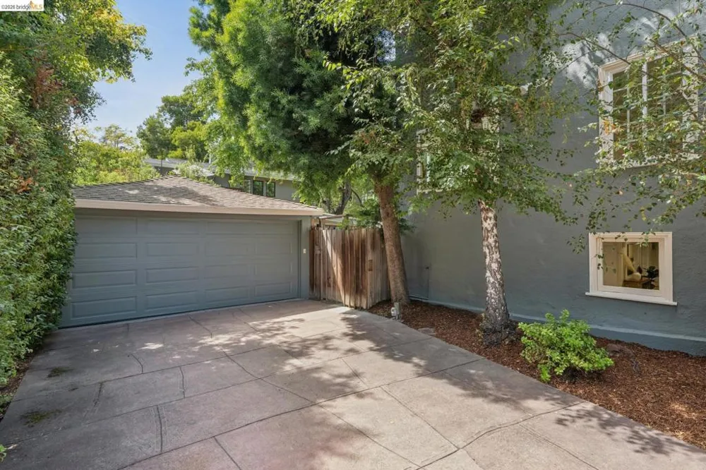 25 Manor Dr Piedmont, CA 94611