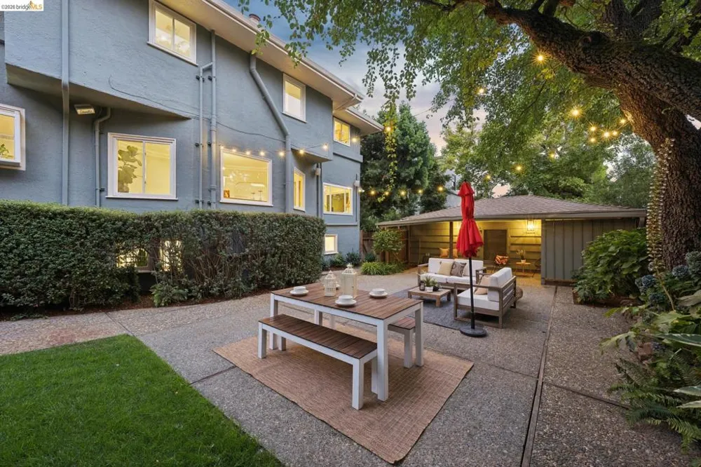 25 Manor Dr Piedmont, CA 94611