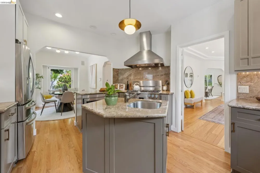 25 Manor Dr Piedmont, CA 94611