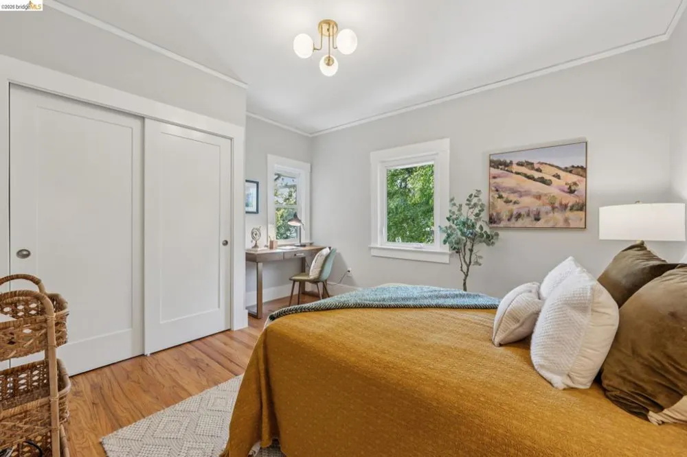 25 Manor Dr Piedmont, CA 94611