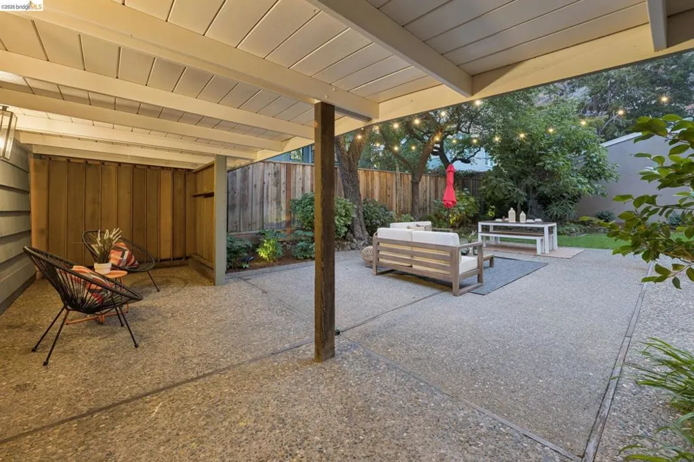 25 Manor Dr Piedmont, CA 94611