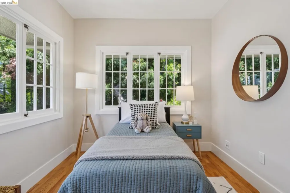 25 Manor Dr Piedmont, CA 94611