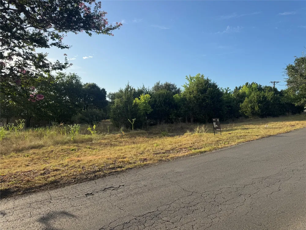 237 WOODCREEK DRIVE Wimberley, TX 78676