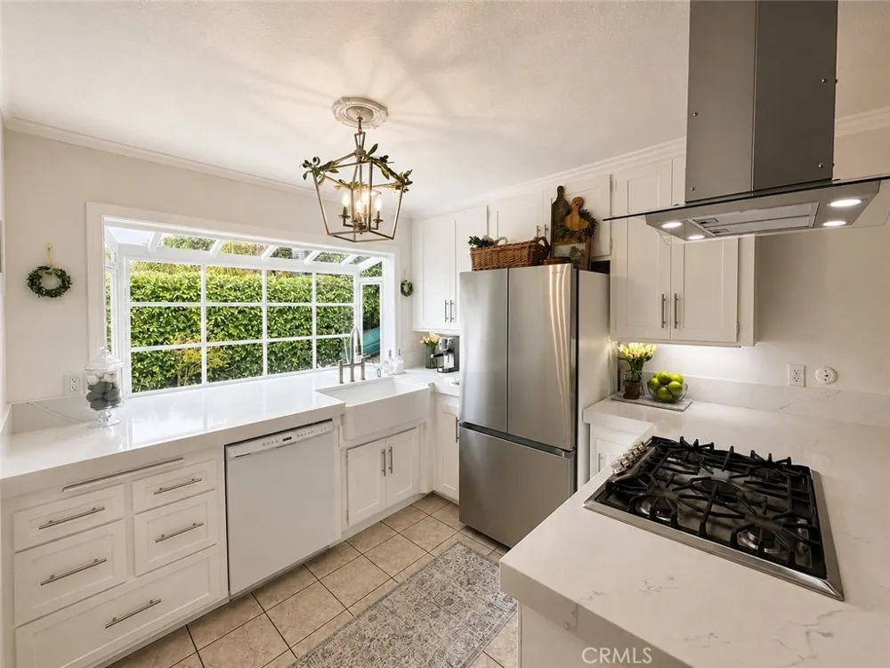 26261 Veva Way Calabasas, CA 91302