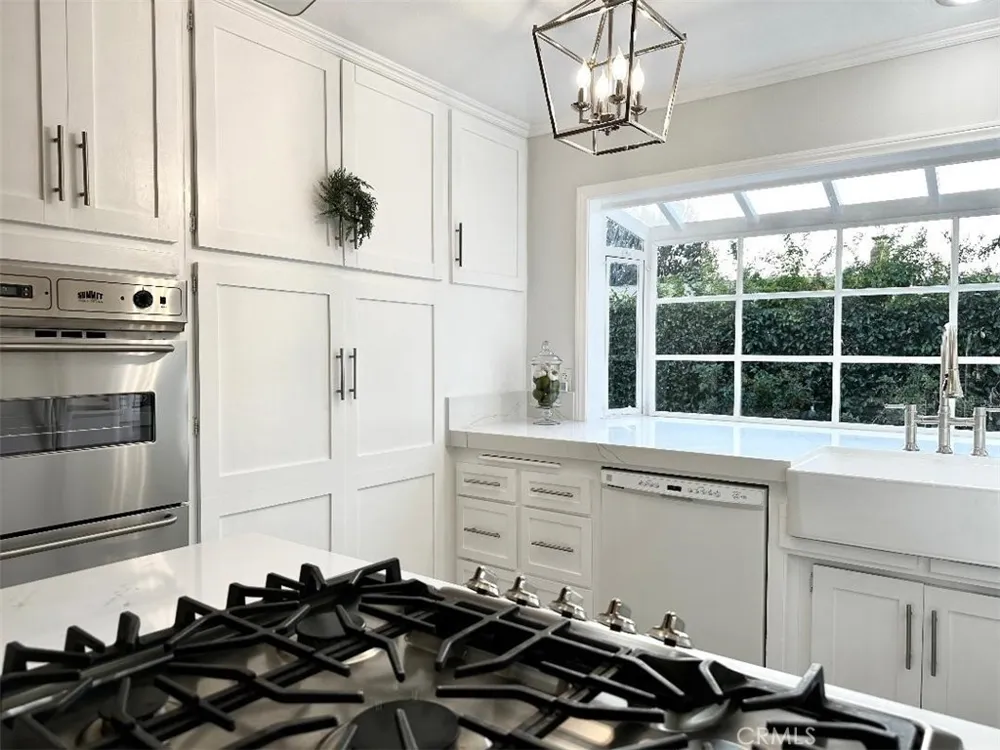 26261 Veva Way Calabasas, CA 91302