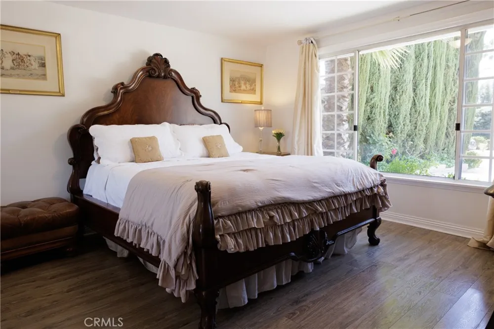 26261 Veva Way Calabasas, CA 91302