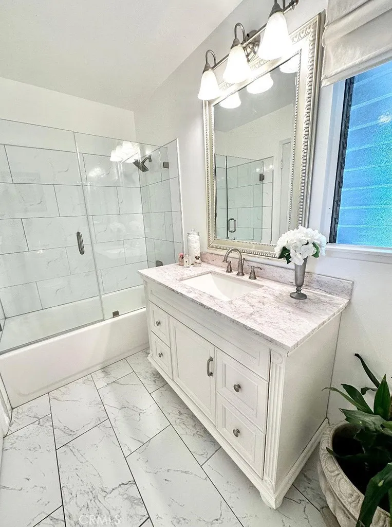 26261 Veva Way Calabasas, CA 91302