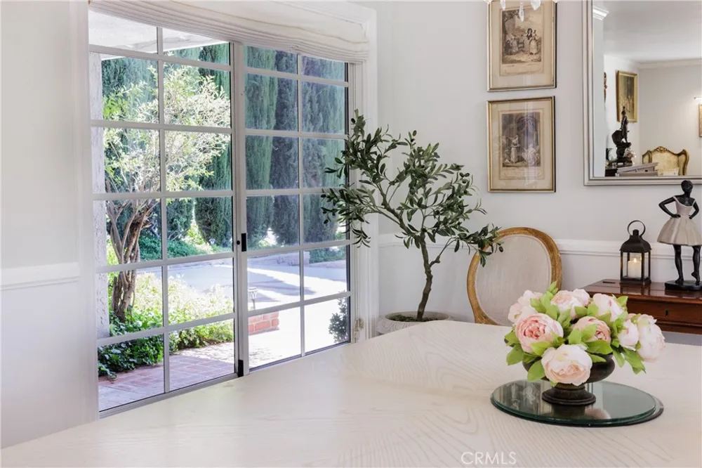 26261 Veva Way Calabasas, CA 91302