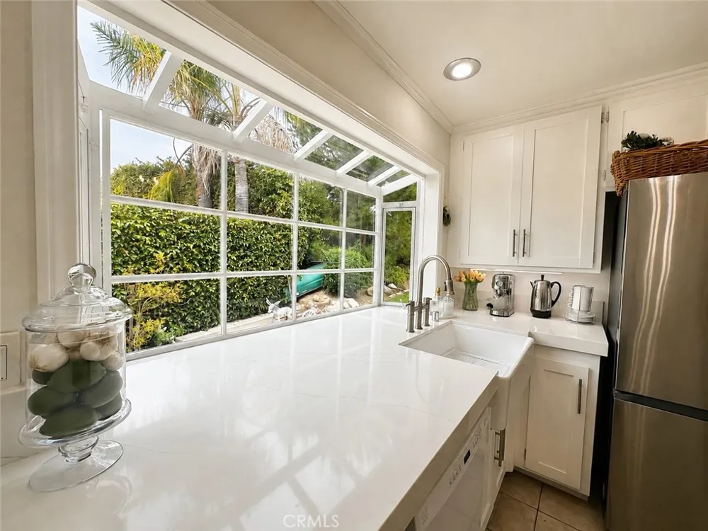26261 Veva Way Calabasas, CA 91302