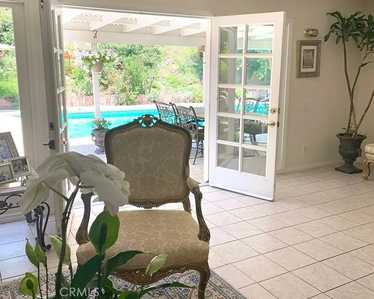 26261 Veva Way Calabasas, CA 91302