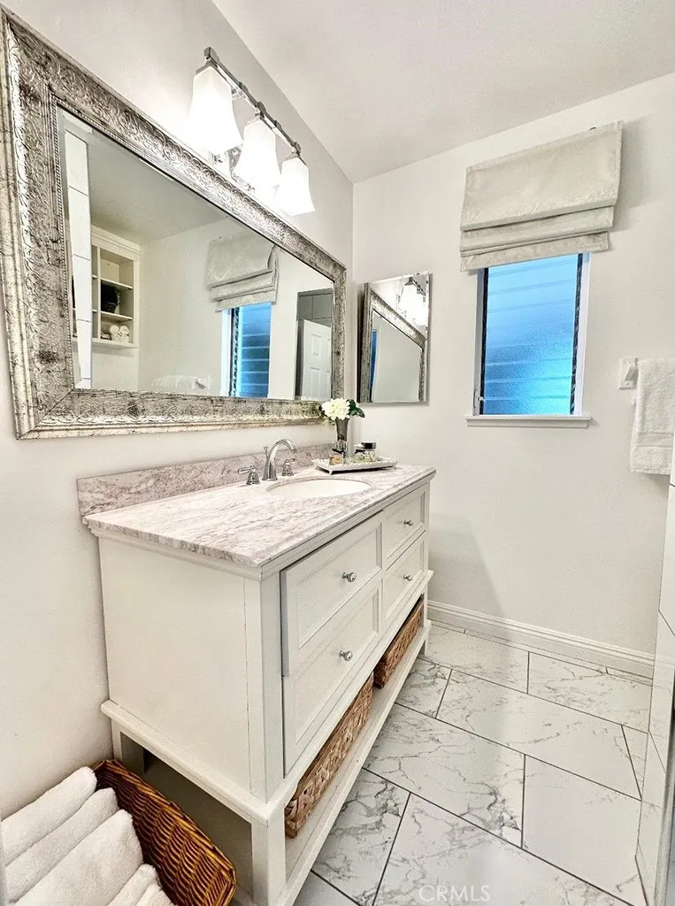 26261 Veva Way Calabasas, CA 91302