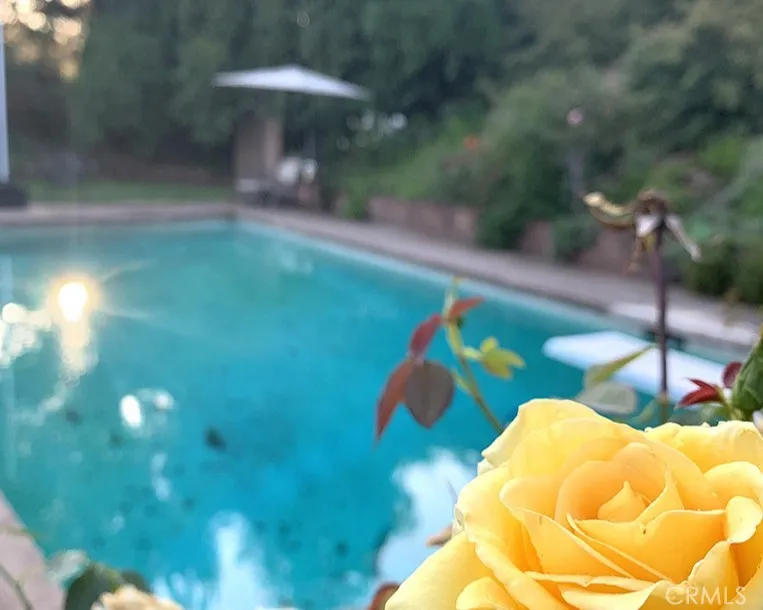 26261 Veva Way Calabasas, CA 91302