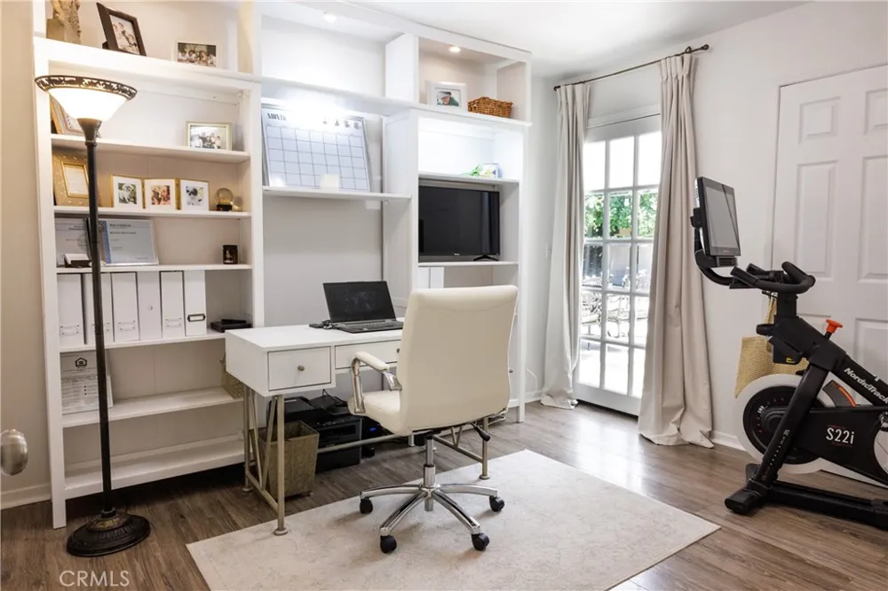 26261 Veva Way Calabasas, CA 91302