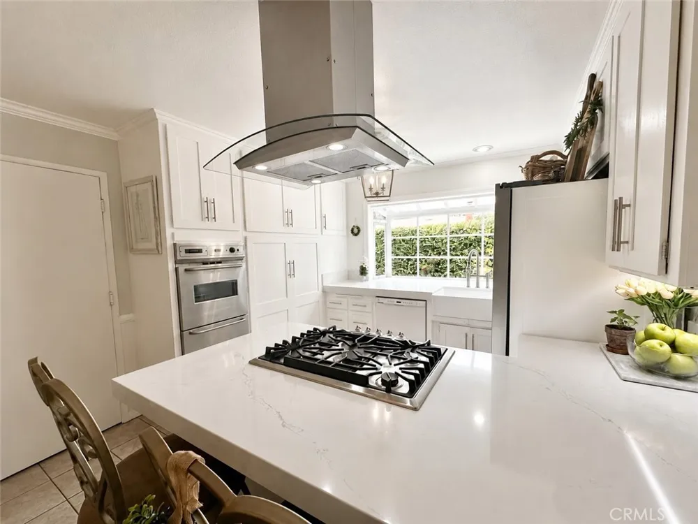 26261 Veva Way Calabasas, CA 91302